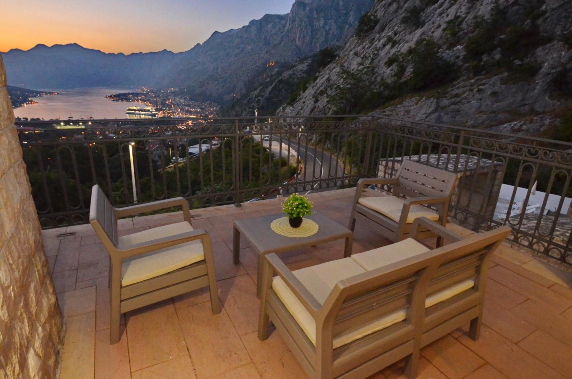 Boka Devine Residence Cattaro Esterno foto